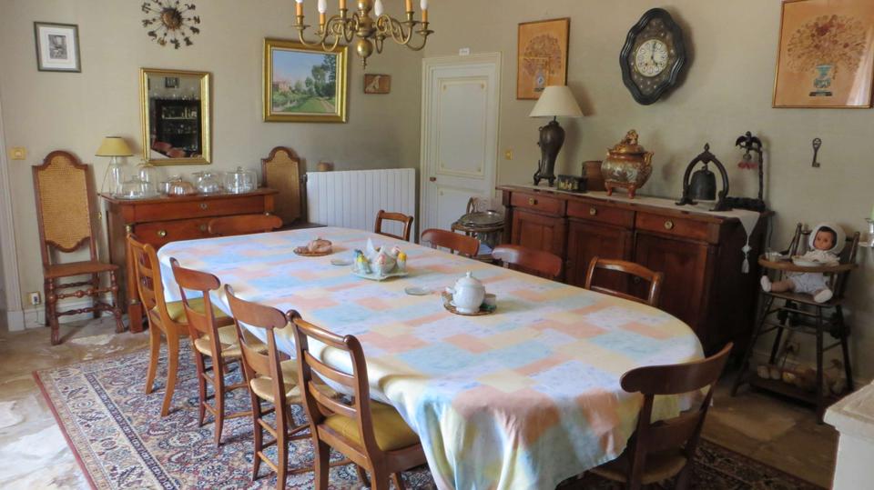 Table d'hôtes familiale slow food au clos de la garenne vers surgères Manger salle Familiale désign à