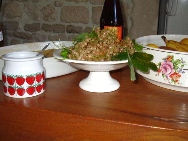 Fruits frais et secs, jus de raisin, de pomme...