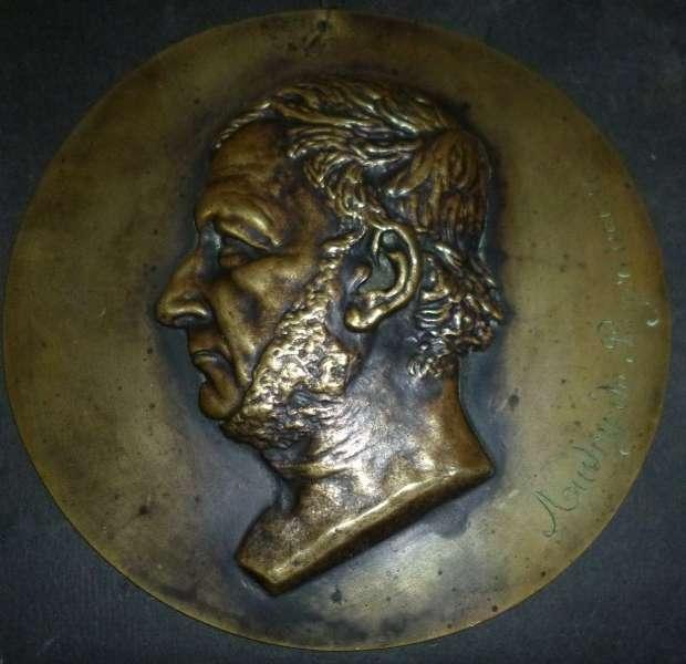 pierre-francois-audry-de-puyraveau-medaillon-en-laiton-du-dix-neuvieme-siecle-photo-clos-de-la-garenne-17700-puyravault