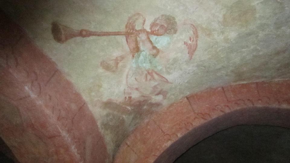 Surgères : sous l'autel